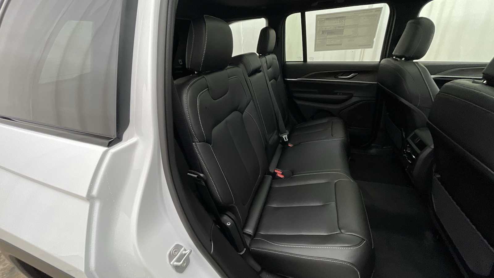 Thumbnail: 2025 Jeep Grand Cherokee - 11