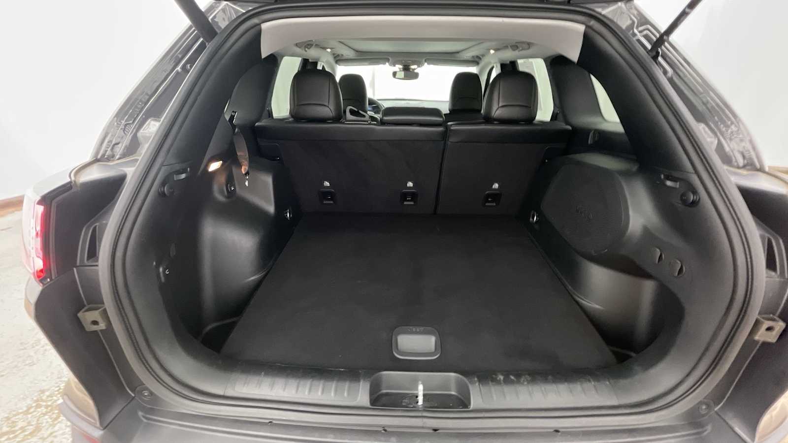 Thumbnail: 2022 Jeep Cherokee - 30