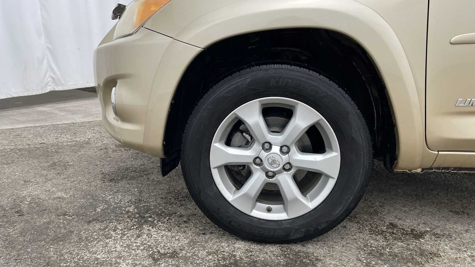 Thumbnail: 2012 Toyota RAV4 - 38