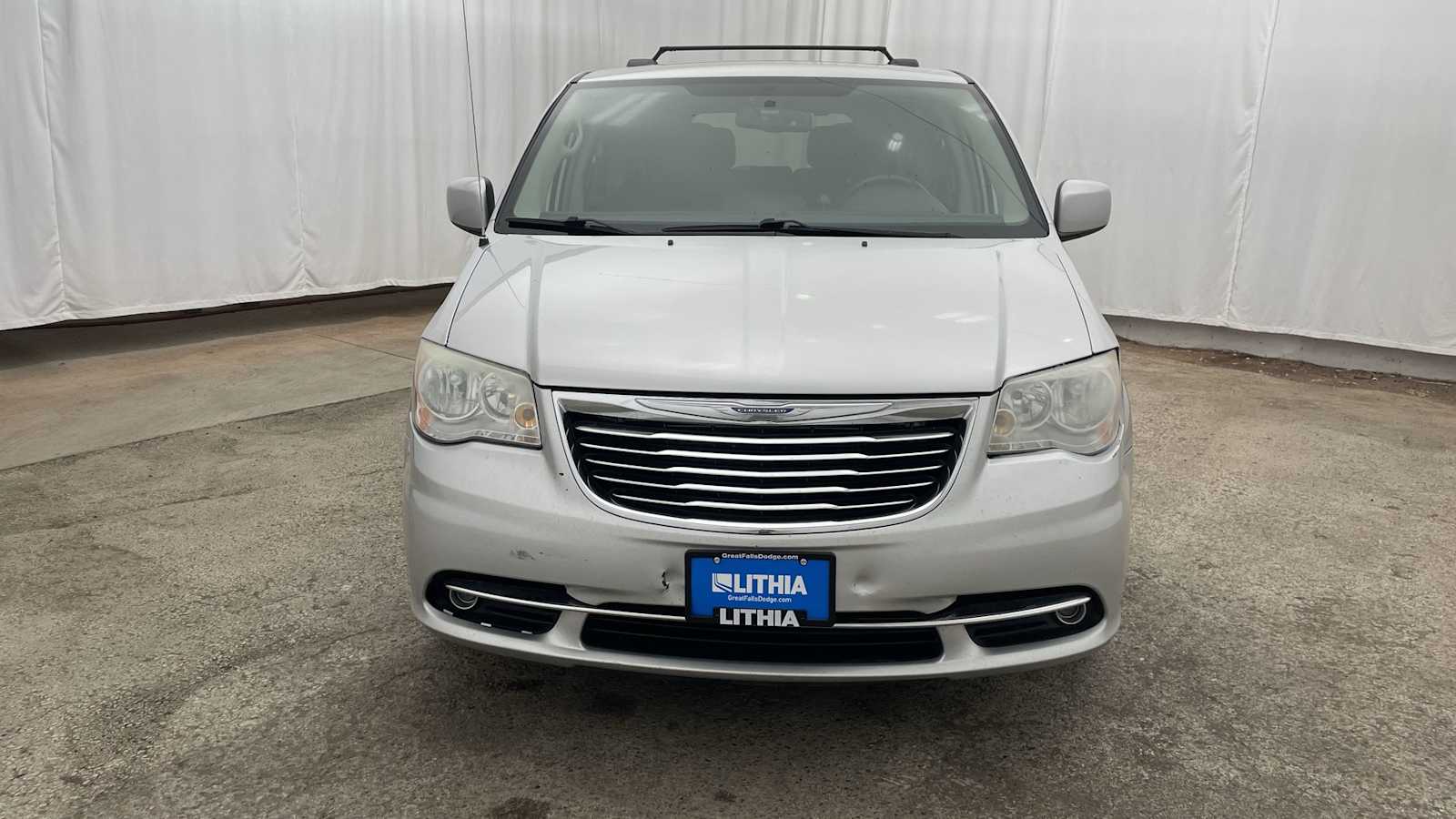 Thumbnail: 2011 Chrysler Town & Country - 33