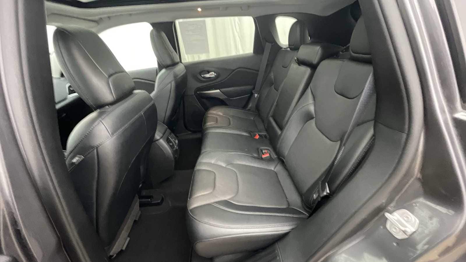 Thumbnail: 2022 Jeep Cherokee - 9