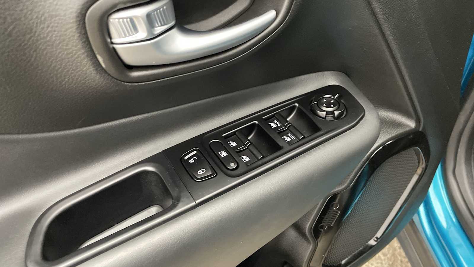 Thumbnail: 2022 Jeep Renegade - 7