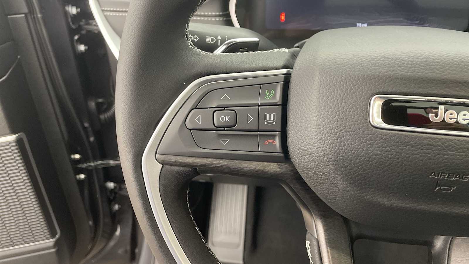 Thumbnail: 2025 Jeep Grand Cherokee - 16