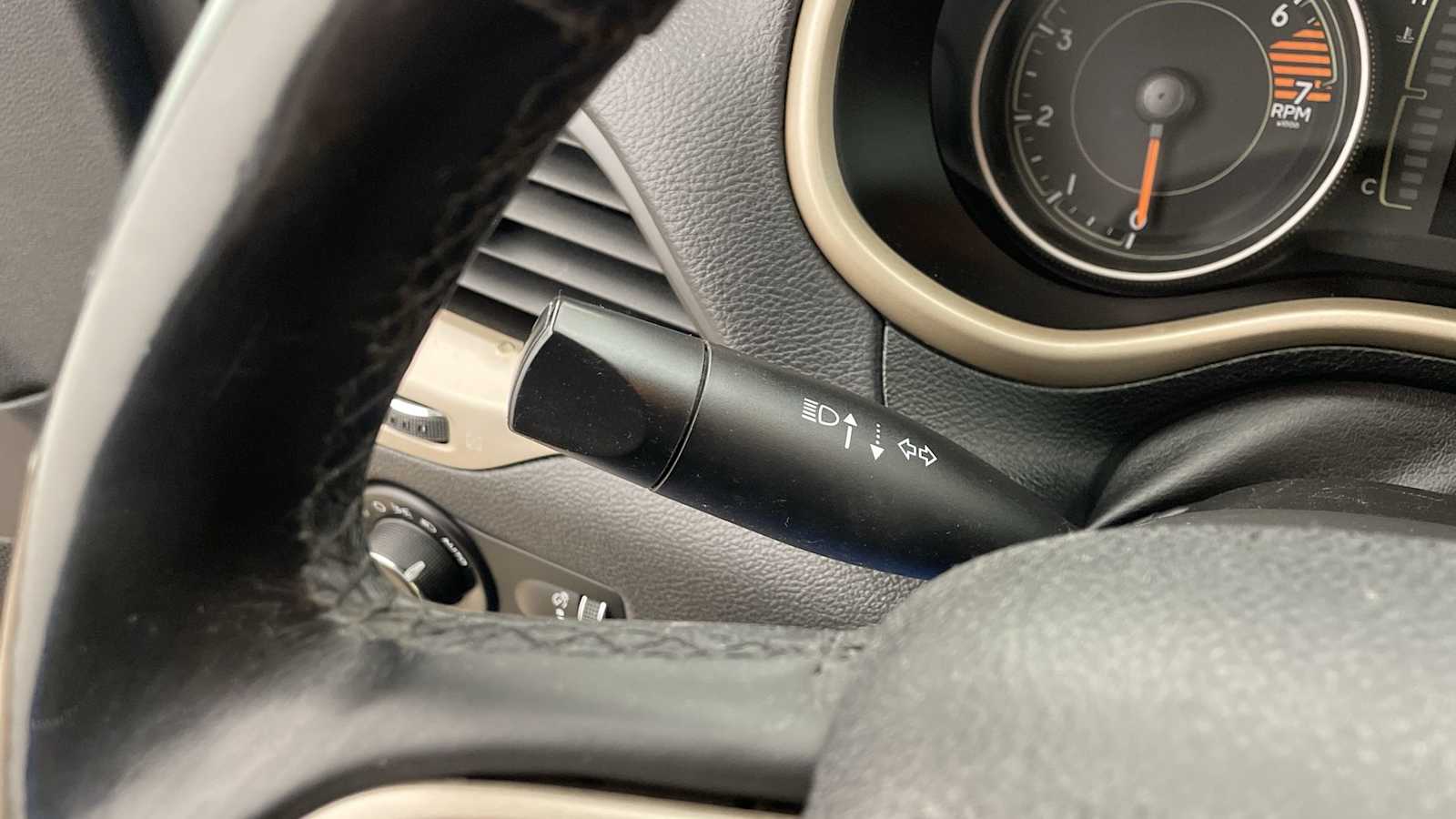 Thumbnail: 2018 Jeep Cherokee - 15