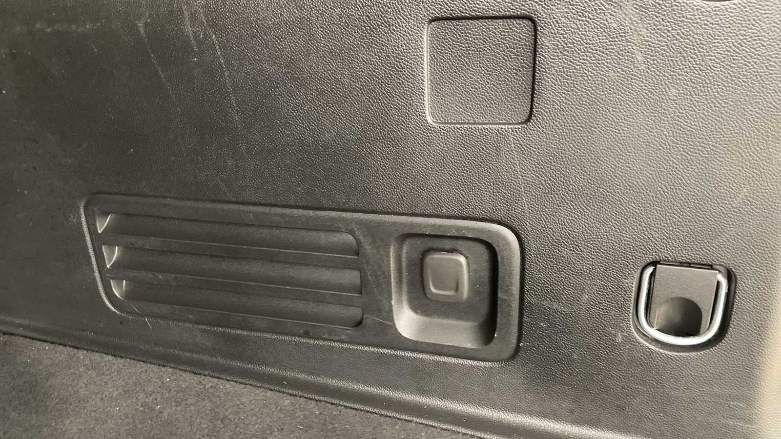 Thumbnail: 2020 Chevrolet Traverse - 27