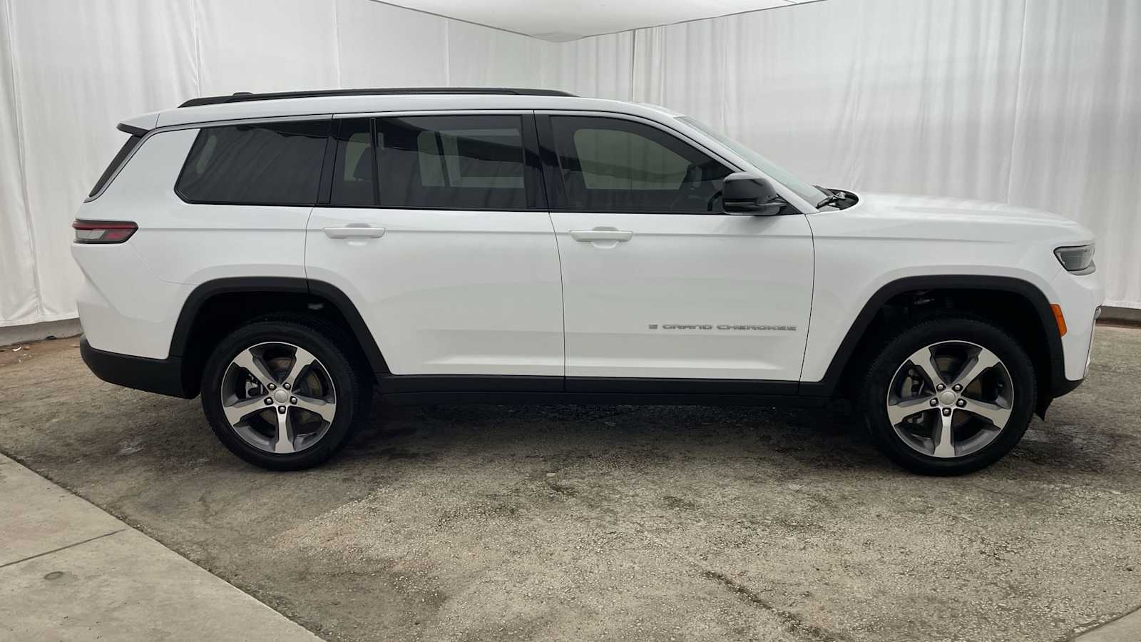Thumbnail: 2026 Jeep Grand Cherokee L - 38