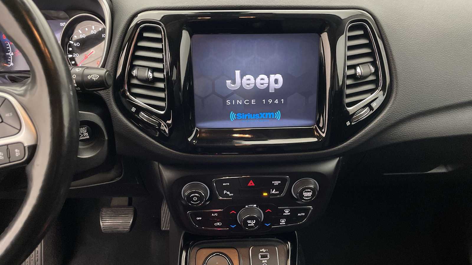 Thumbnail: 2021 Jeep Compass - 16