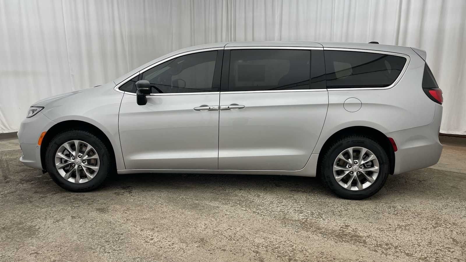 Thumbnail: 2026 Chrysler Pacifica - 36