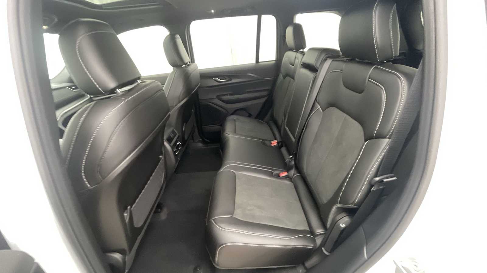 Thumbnail: 2025 Jeep Grand Cherokee - 9