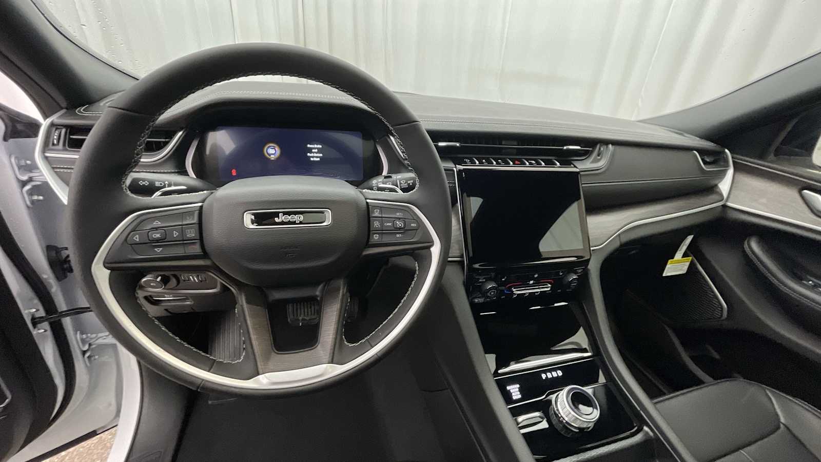 Thumbnail: 2025 Jeep Grand Cherokee - 3