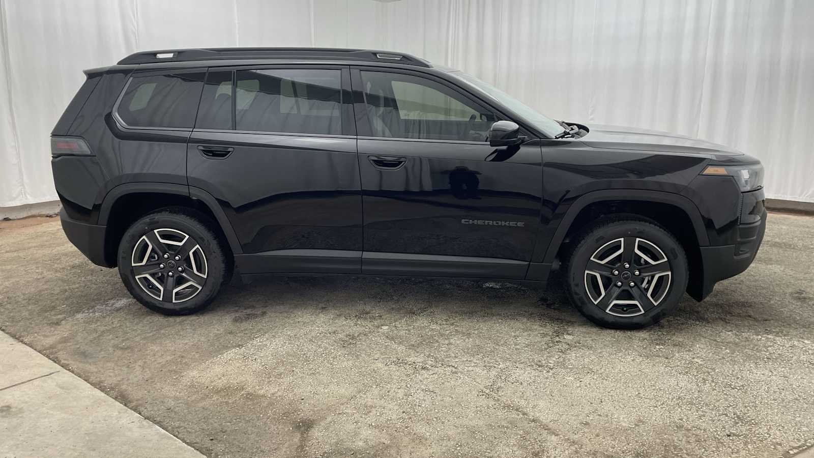 Thumbnail: 2026 Jeep Cherokee - 33