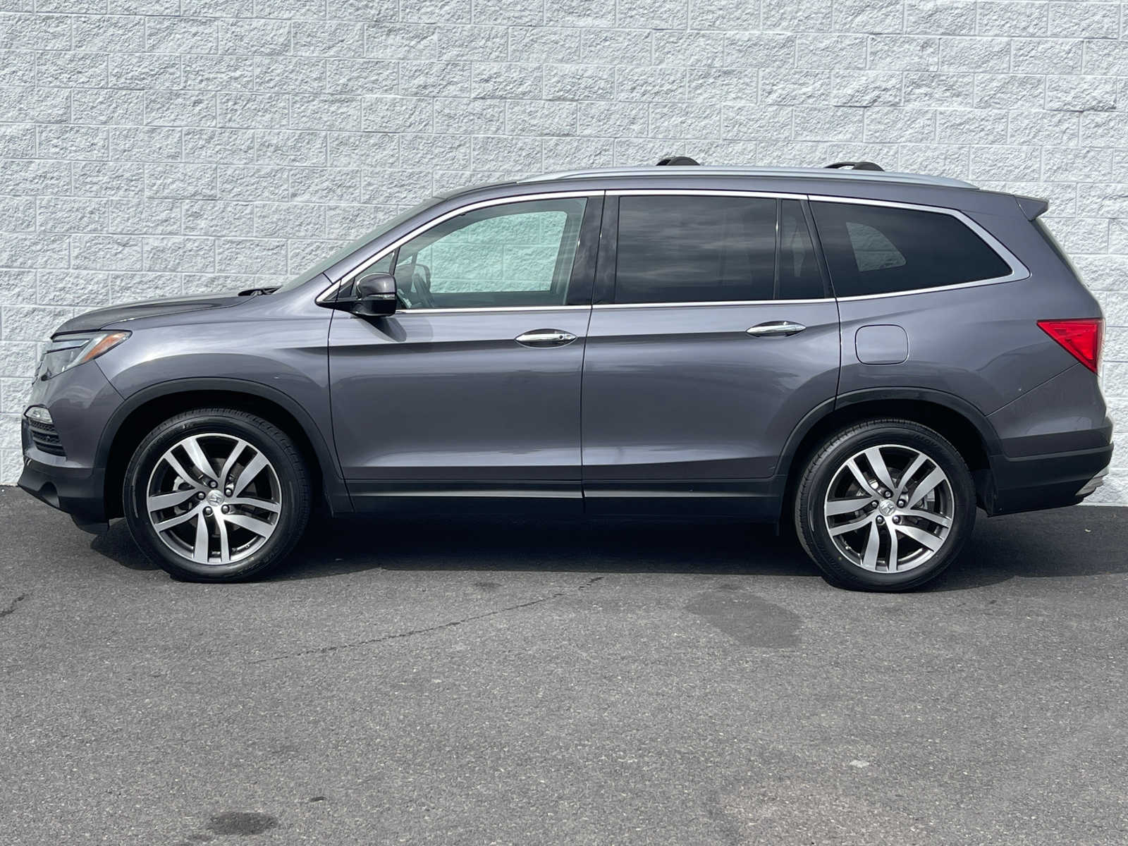 Used 2016 Honda Pilot Touring with VIN 5FNYF6H92GB090836 for sale in Klamath Falls, OR