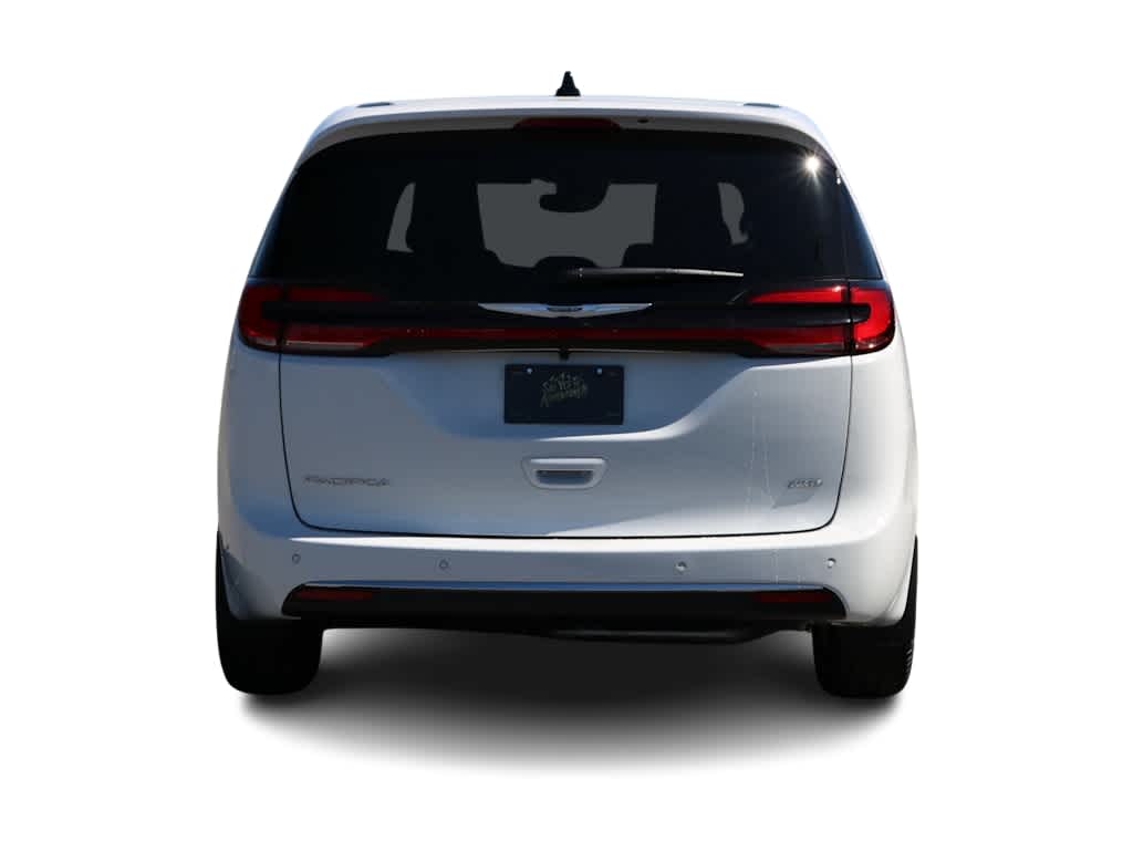 Thumbnail: 2026 Chrysler Pacifica - 5