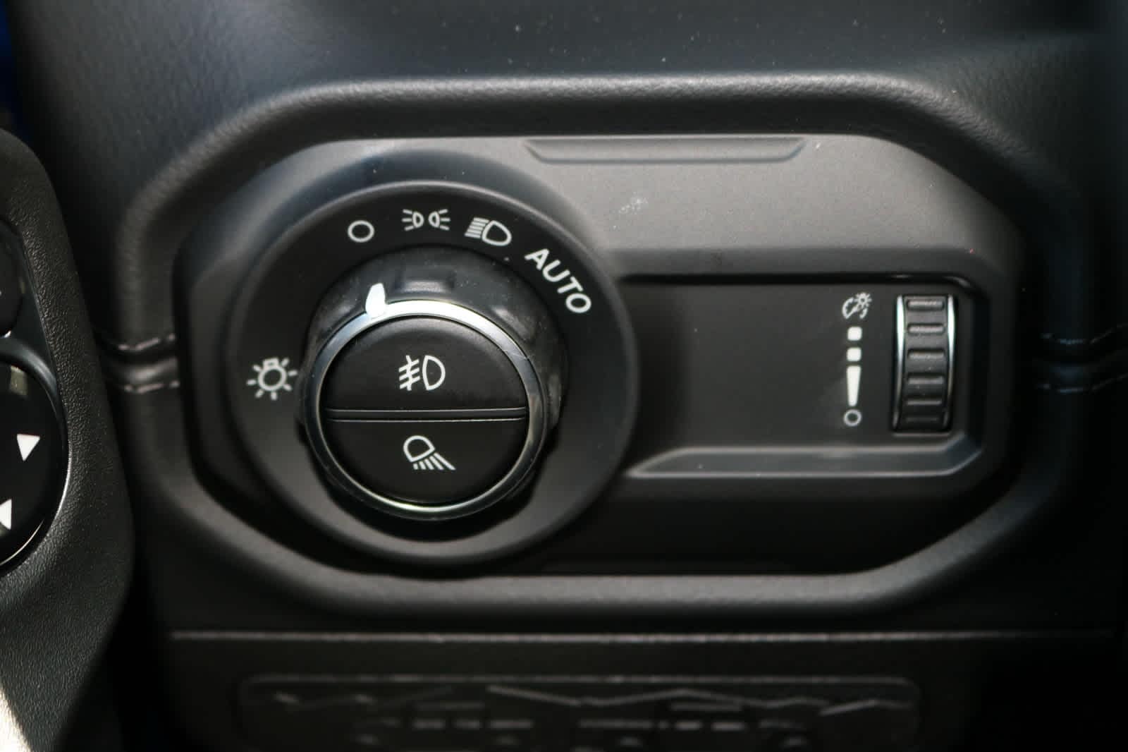 Thumbnail: 2026 Jeep Gladiator - 21
