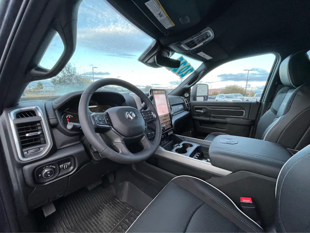 New 2025 Ram 3500 LARAMIE CREW CAB 4X4 8' BOX Pickup