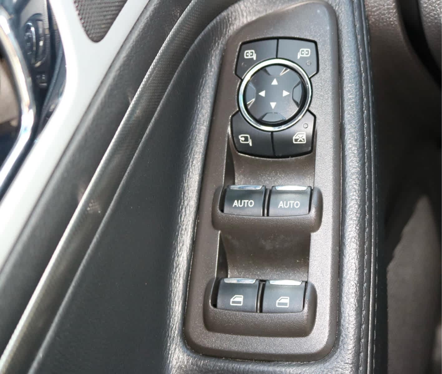Thumbnail: 2015 Ford Explorer - 19