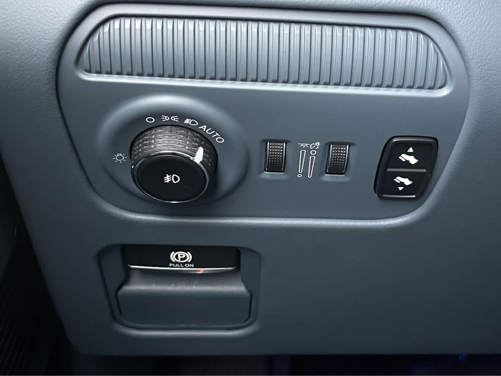 Thumbnail: 2022 Jeep Grand Wagoneer - 17