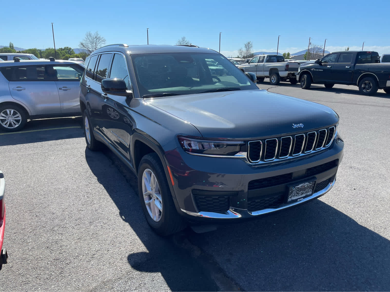 2024 Jeep Grand Cherokee L photo 3