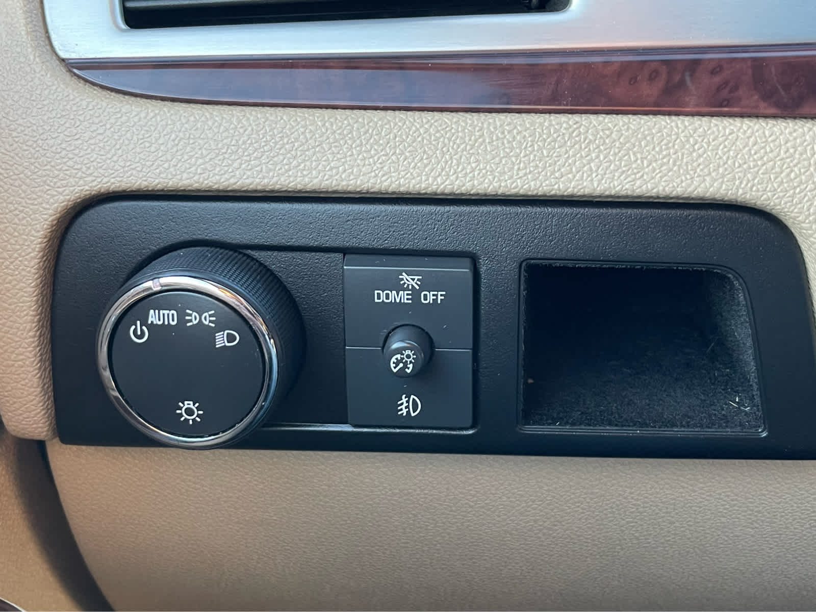 Thumbnail: 2014 Cadillac Escalade - 15