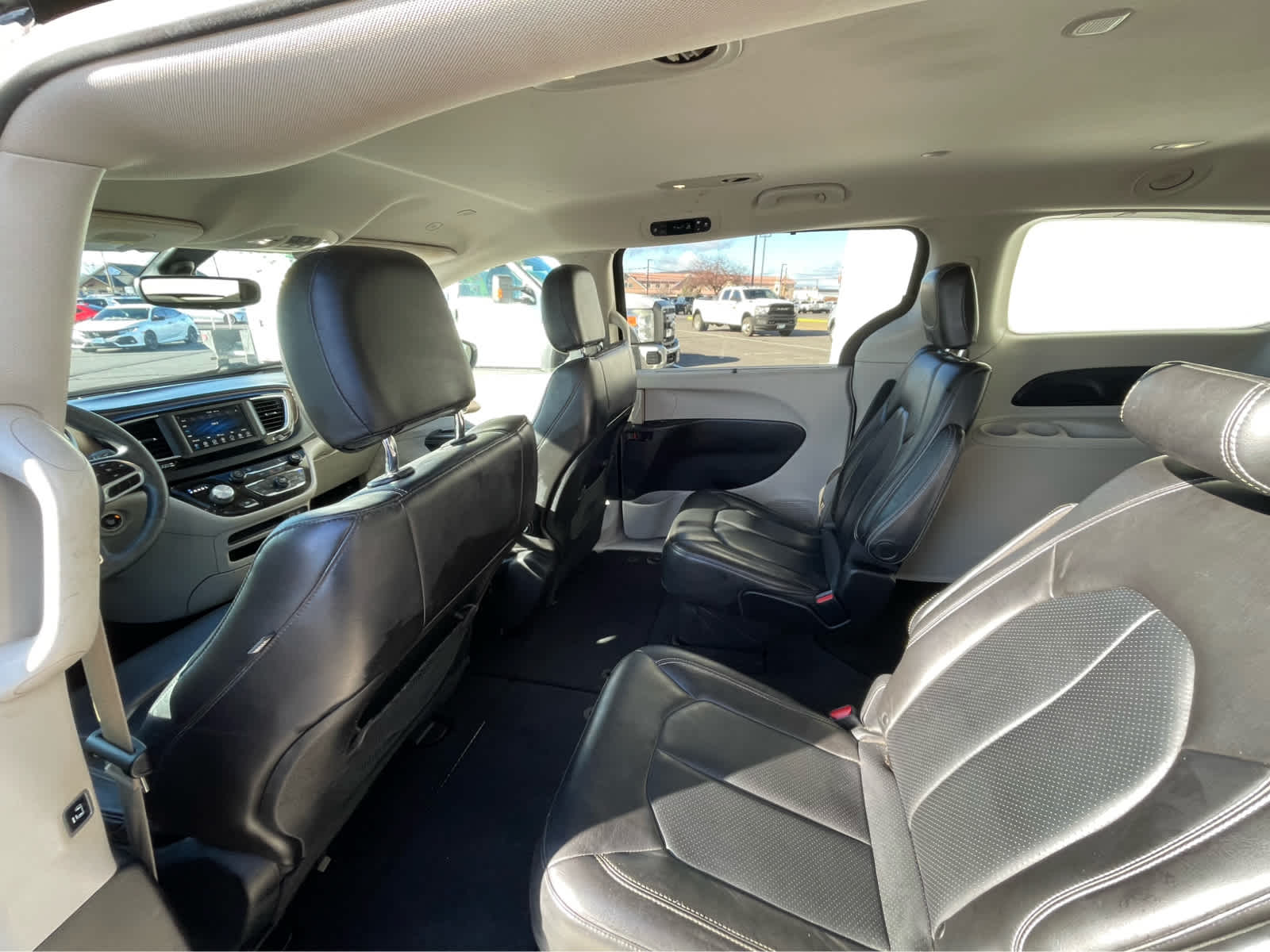 Thumbnail: 2020 Chrysler Voyager - 23