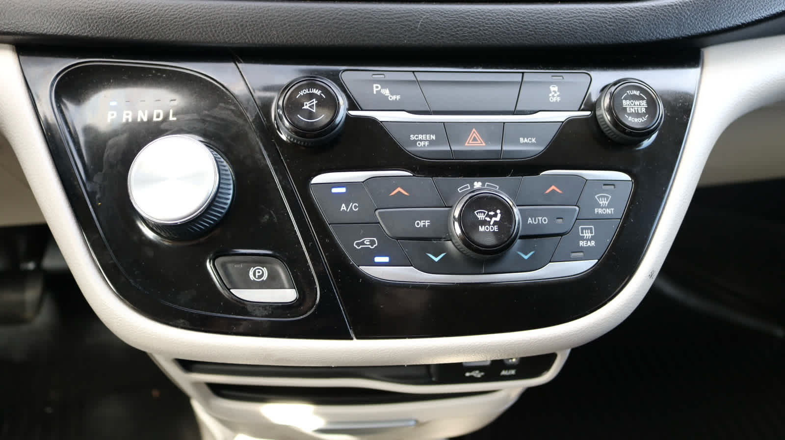 Thumbnail: 2017 Chrysler Pacifica - 14