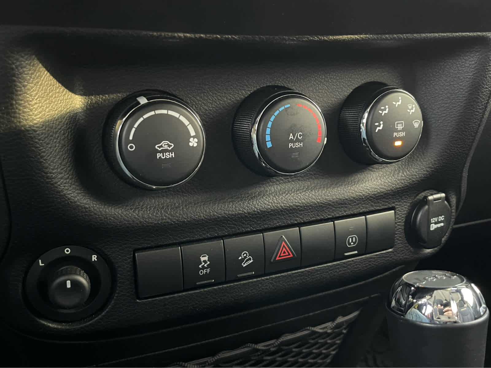 Thumbnail: 2014 Jeep Wrangler - 16