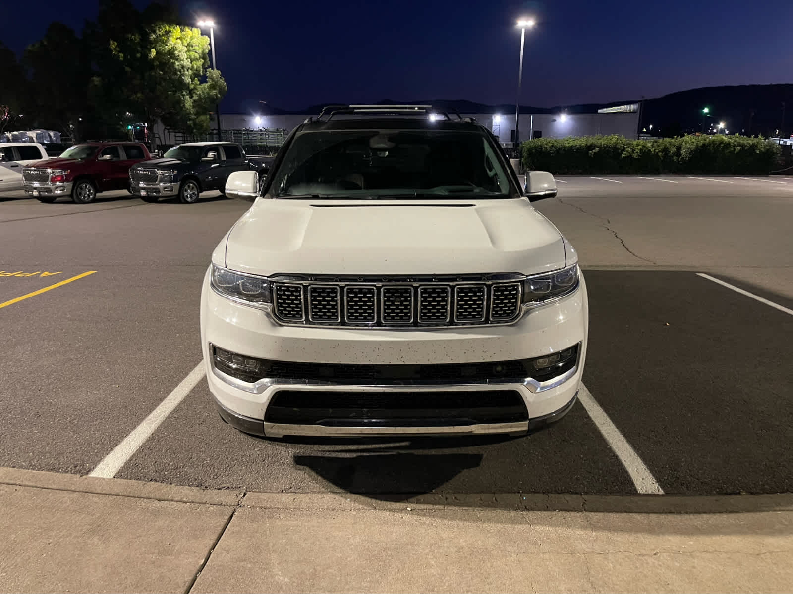2022 Jeep Grand Wagoneer III photo 2