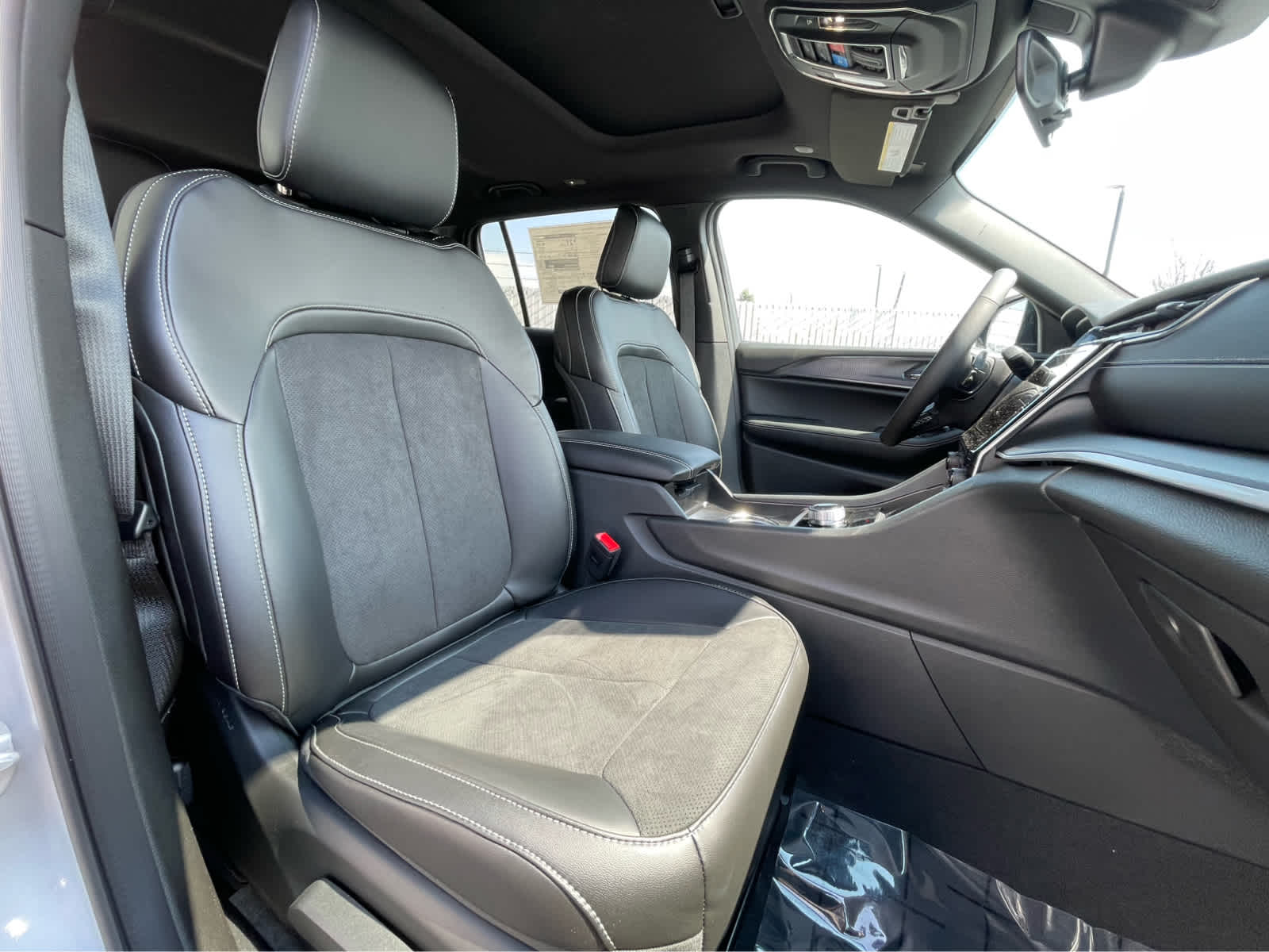 Thumbnail: 2025 Jeep Grand Cherokee - 30