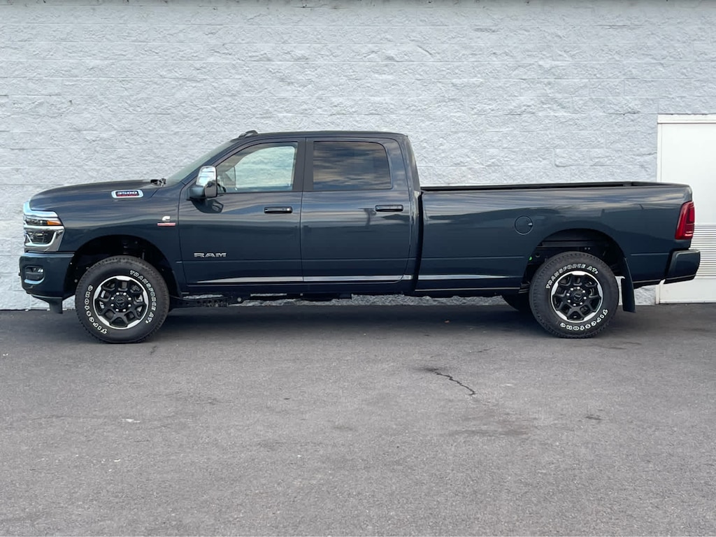 New 2025 Ram 3500 LARAMIE CREW CAB 4X4 8' BOX Pickup