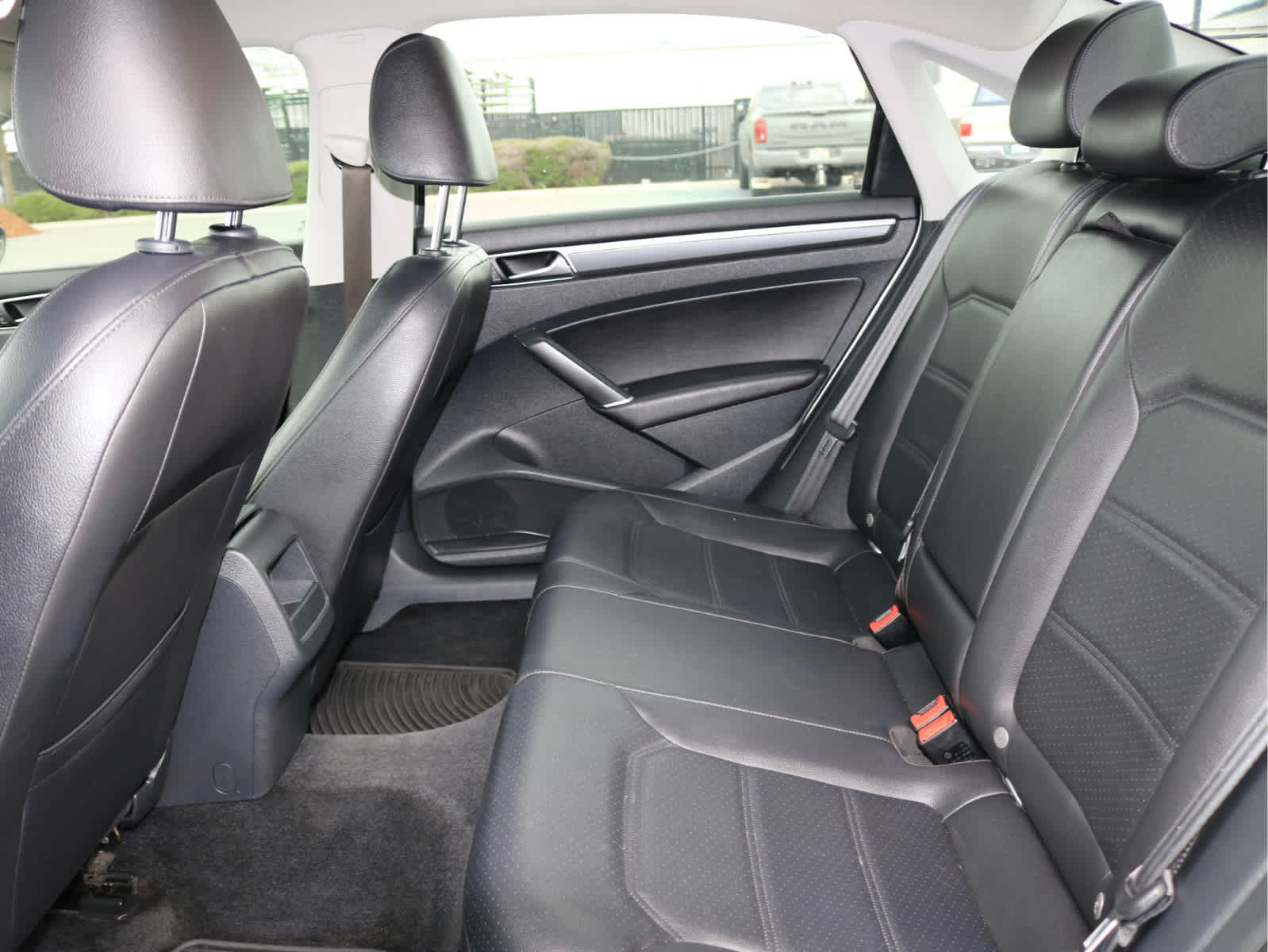 Thumbnail: 2017 Volkswagen Passat - 27