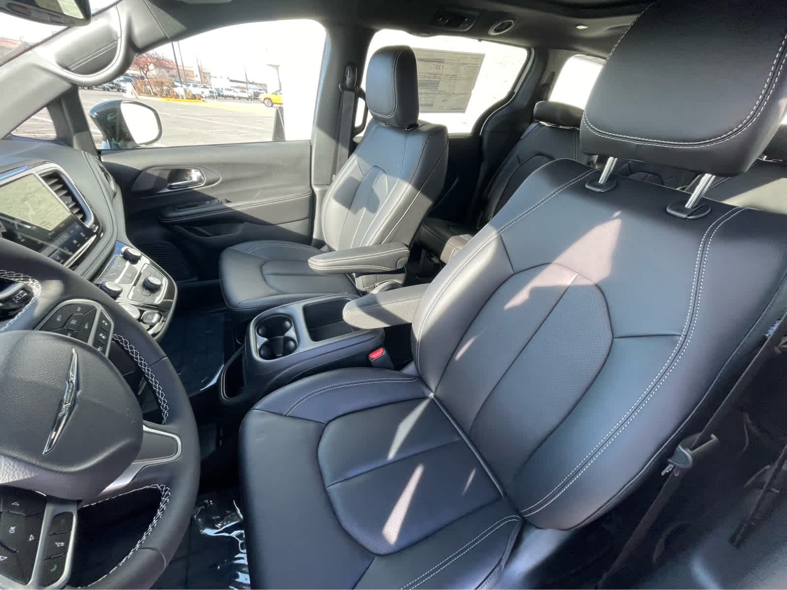 Thumbnail: 2026 Chrysler Pacifica - 6