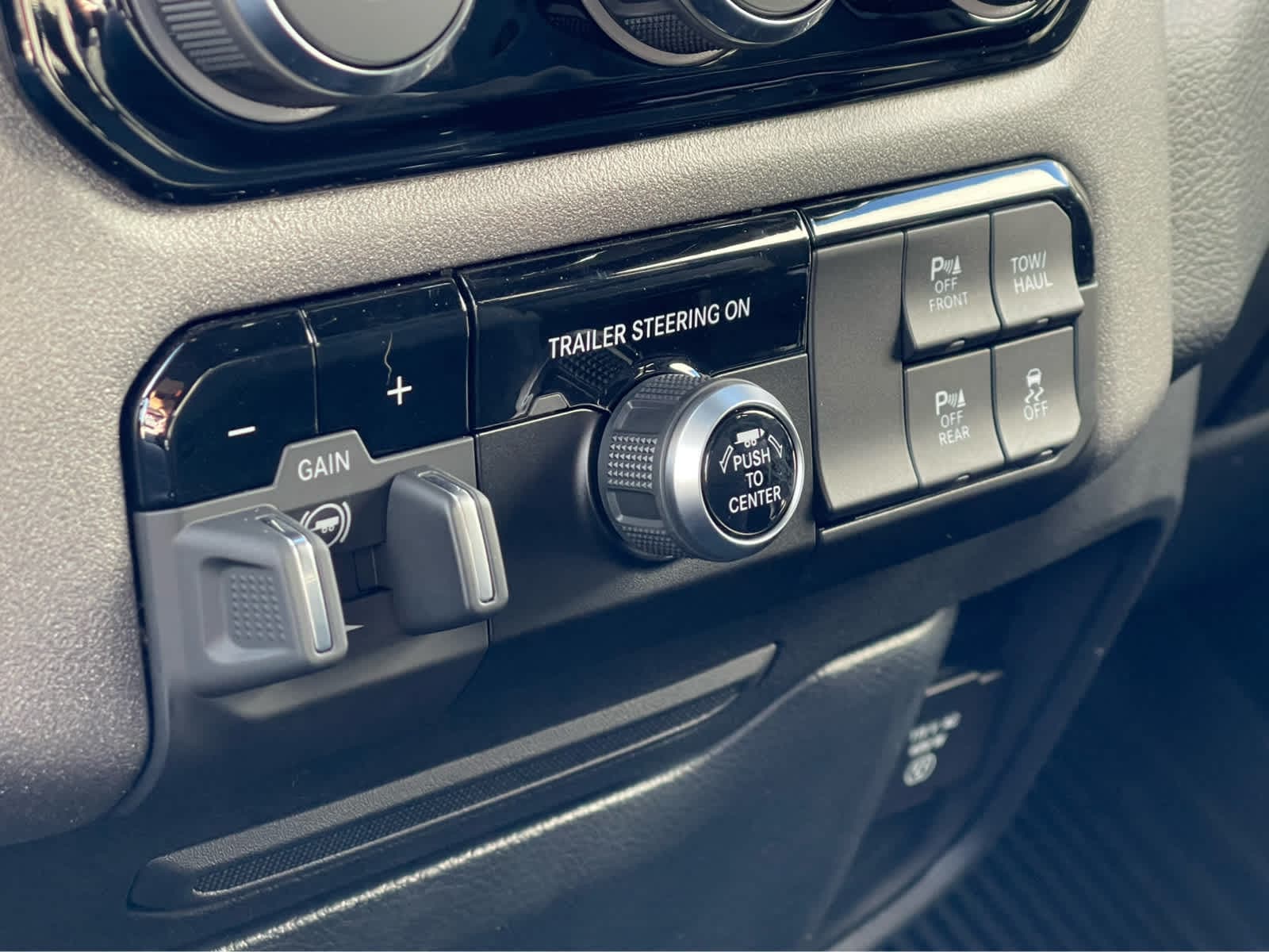 Thumbnail: 2026 RAM 1500 - 17