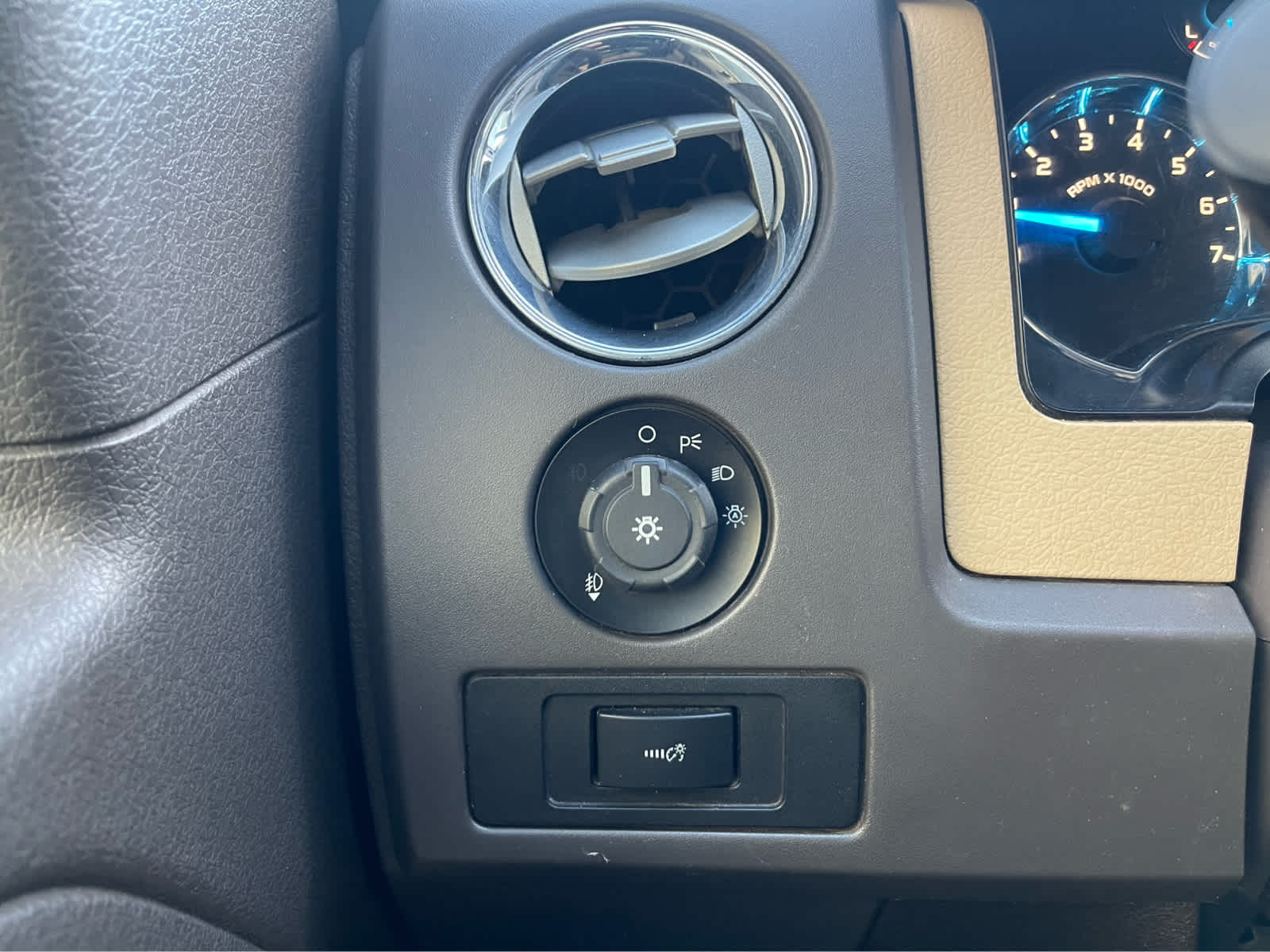 Thumbnail: 2014 Ford F-150 - 17