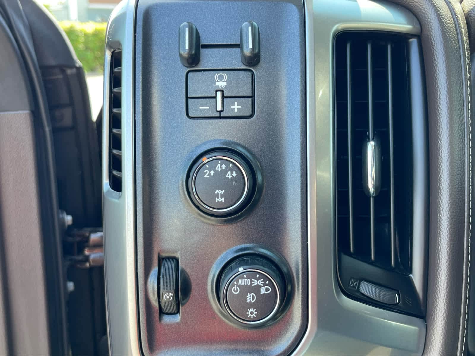 Thumbnail: 2016 Chevrolet Silverado 3500 - 18
