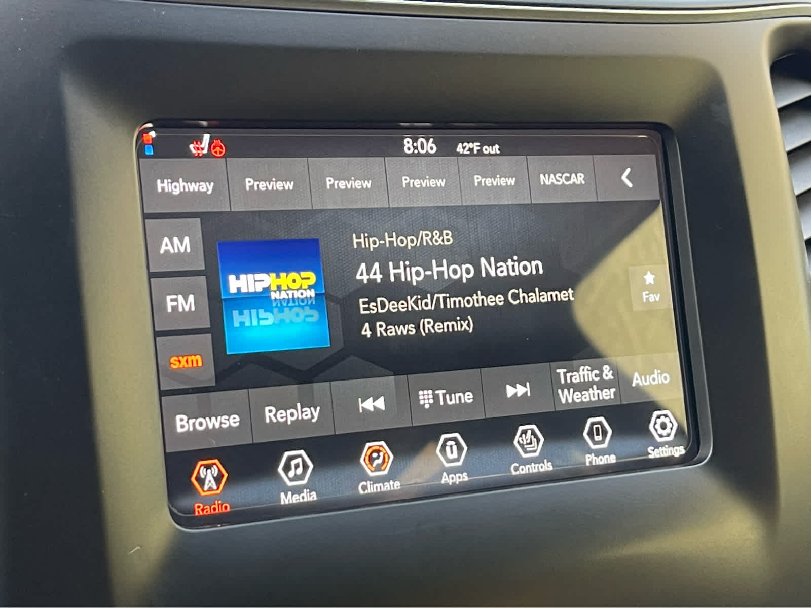 Thumbnail: 2019 Jeep Cherokee - 16