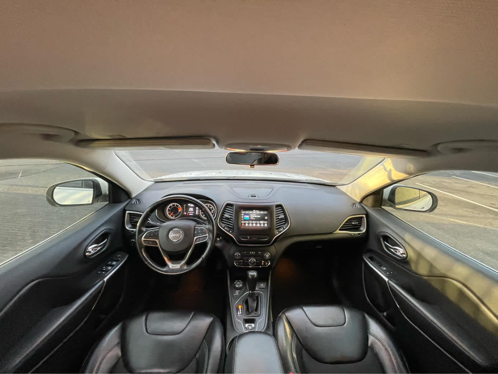 Thumbnail: 2019 Jeep Cherokee - 14