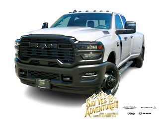 2026 Ram 3500 TRADESMAN CREW CAB 4X4 8' BOX Pickup