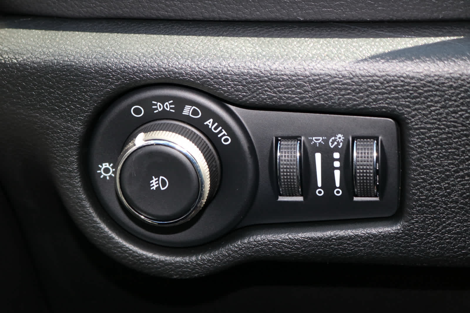 Thumbnail: 2026 Chrysler Pacifica - 19