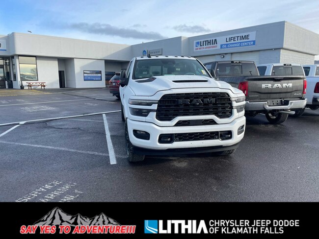 2026 Ram 3500 LIMITED CREW CAB 4X4 8' BOX Pickup