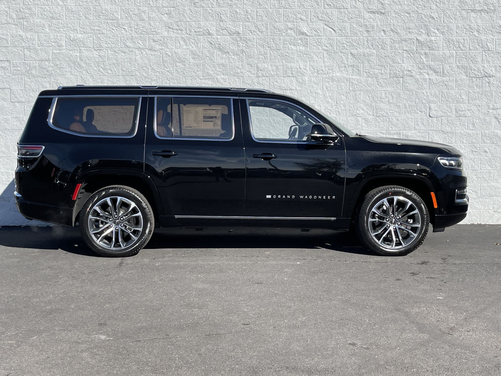 2023 Jeep Grand Wagoneer Series III 6