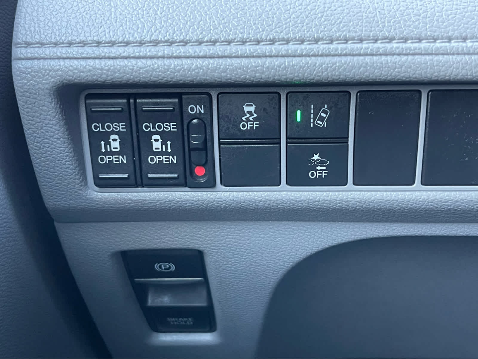 Thumbnail: 2018 Honda Odyssey - 15