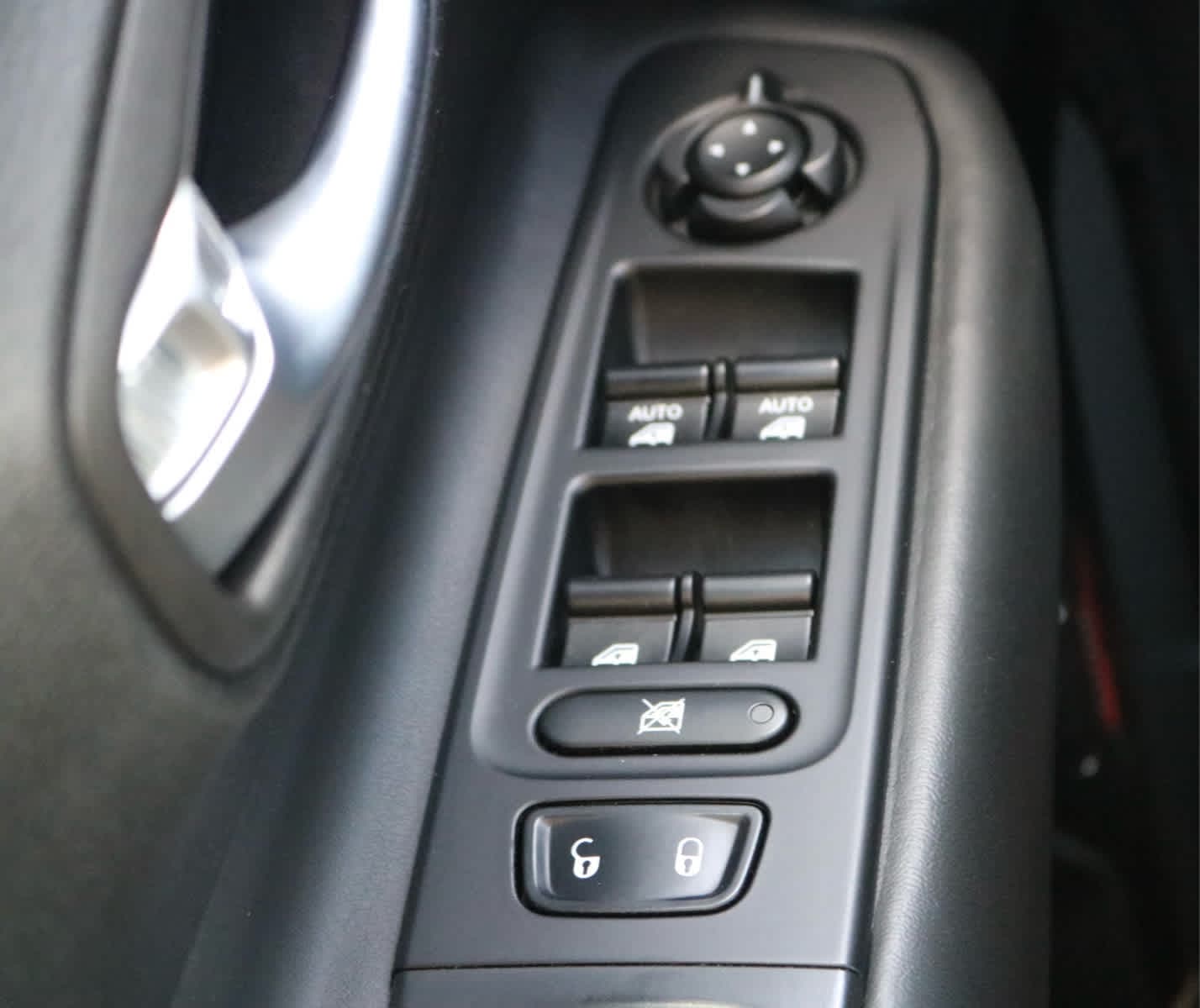 Thumbnail: 2018 Jeep Renegade - 18