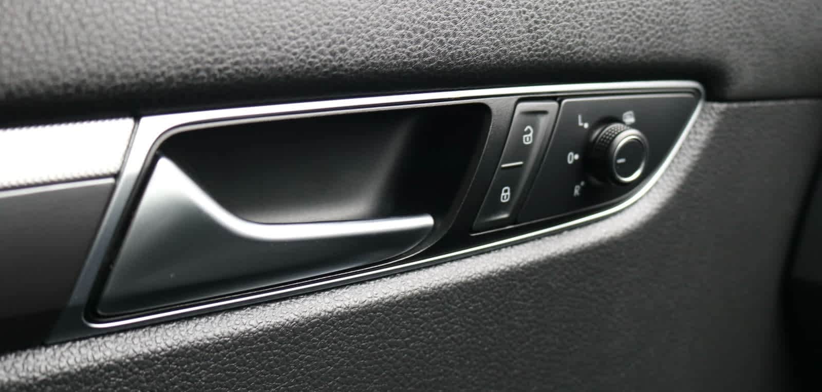 Thumbnail: 2017 Volkswagen Passat - 19