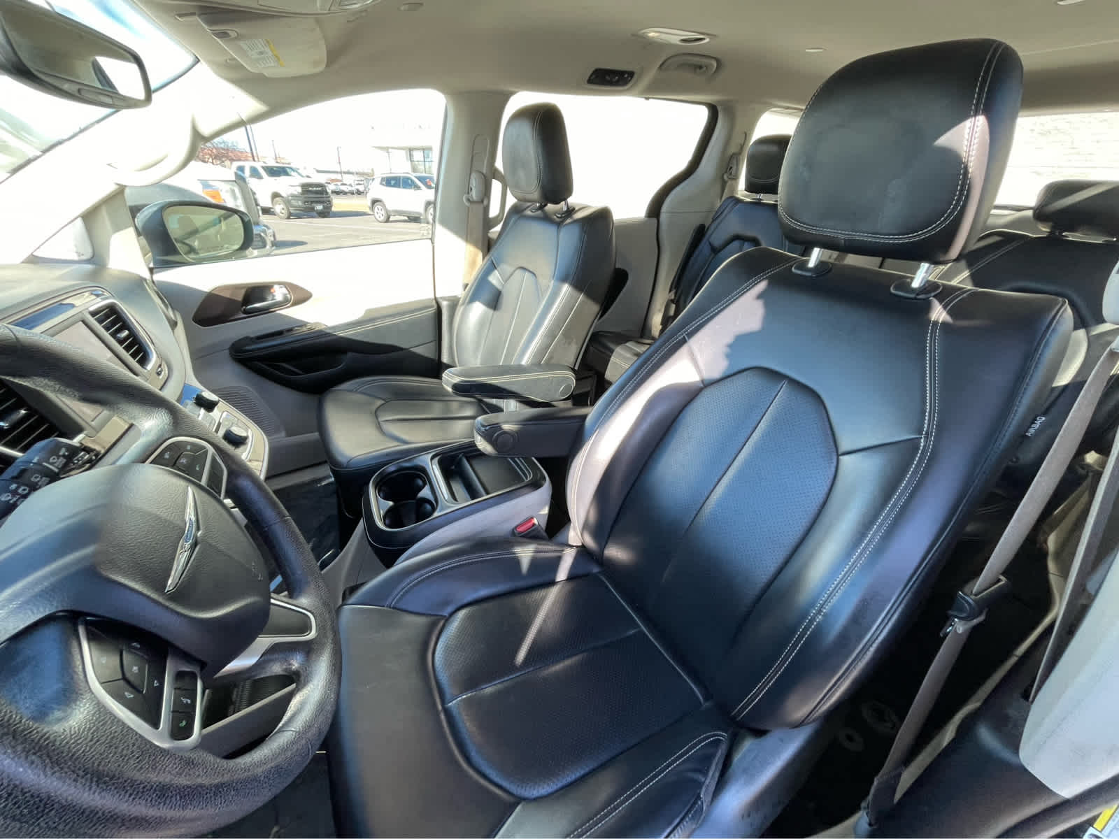 Thumbnail: 2020 Chrysler Voyager - 21