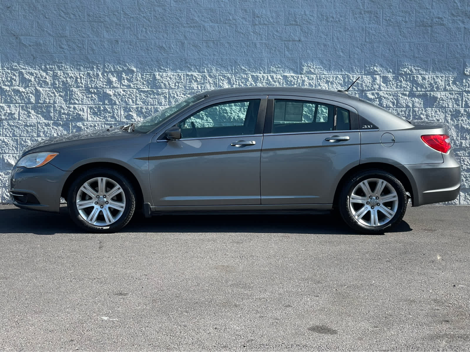 Thumbnail: 2011 Chrysler 200 - 4