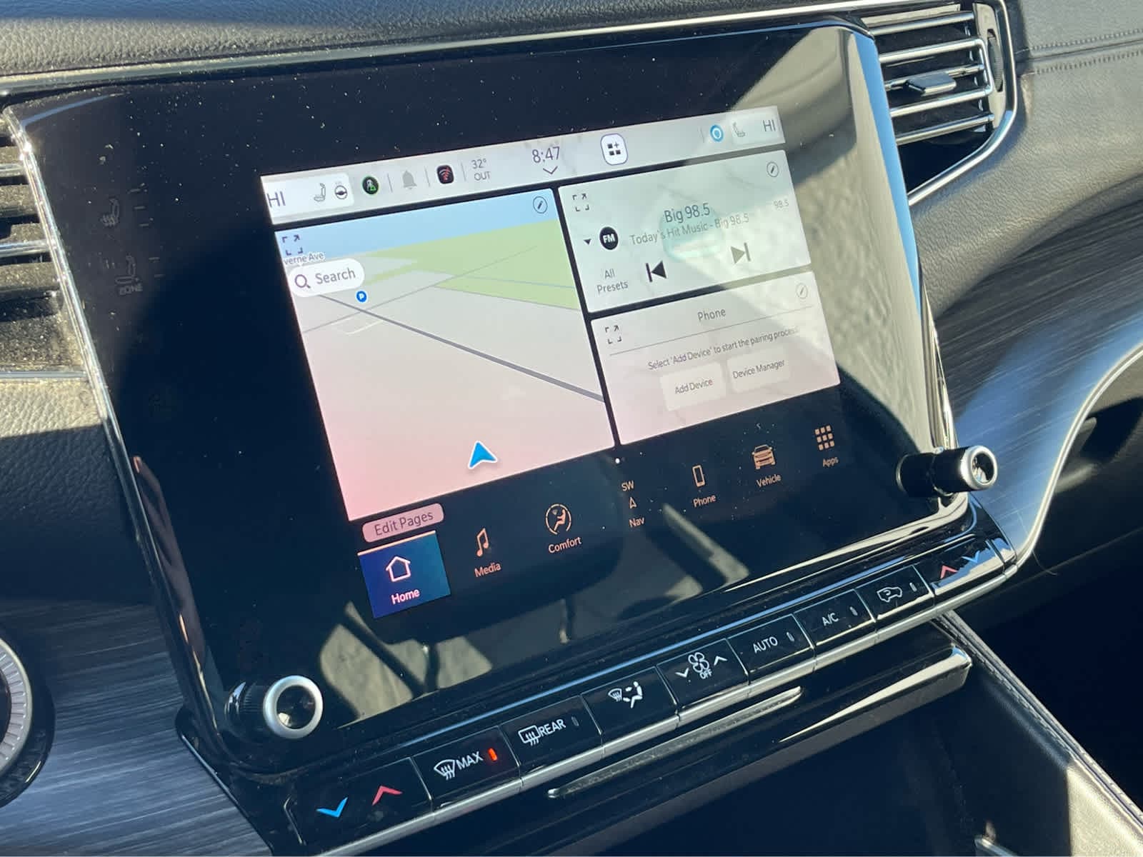 Thumbnail: 2023 Jeep Wagoneer - 14