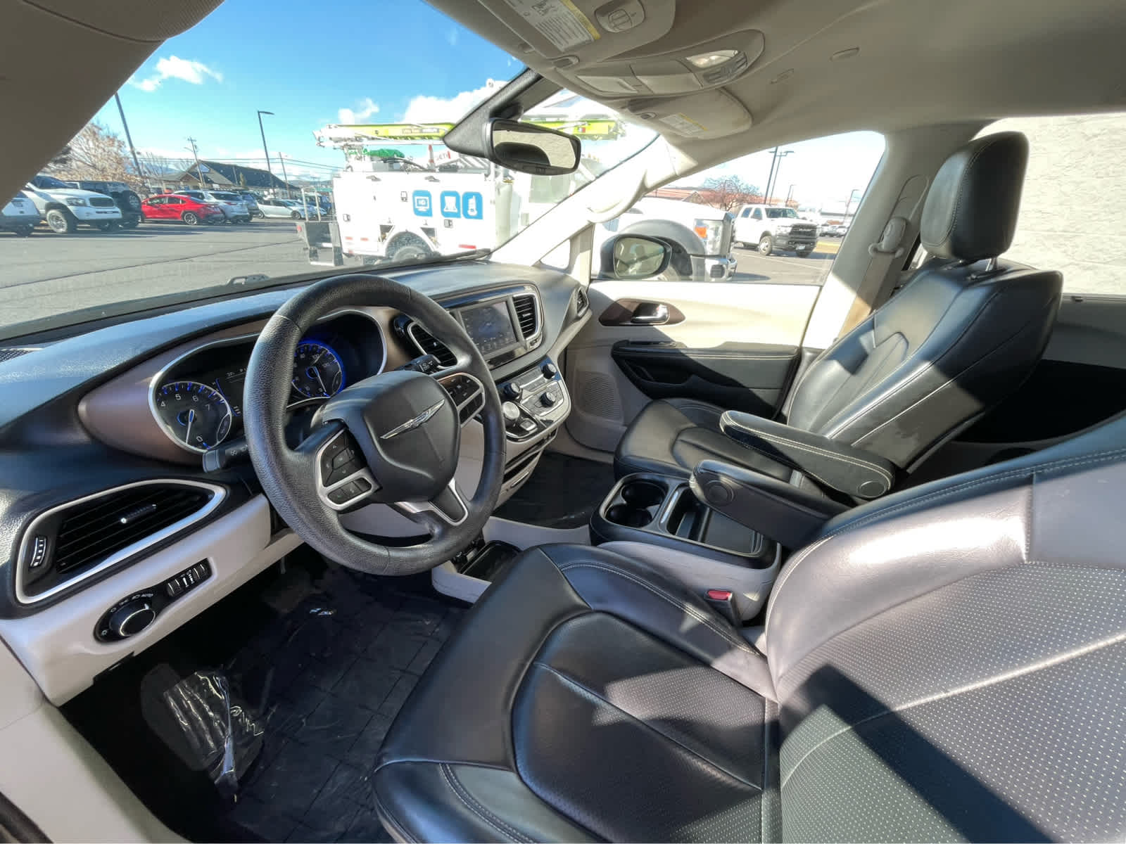 Thumbnail: 2020 Chrysler Voyager - 2