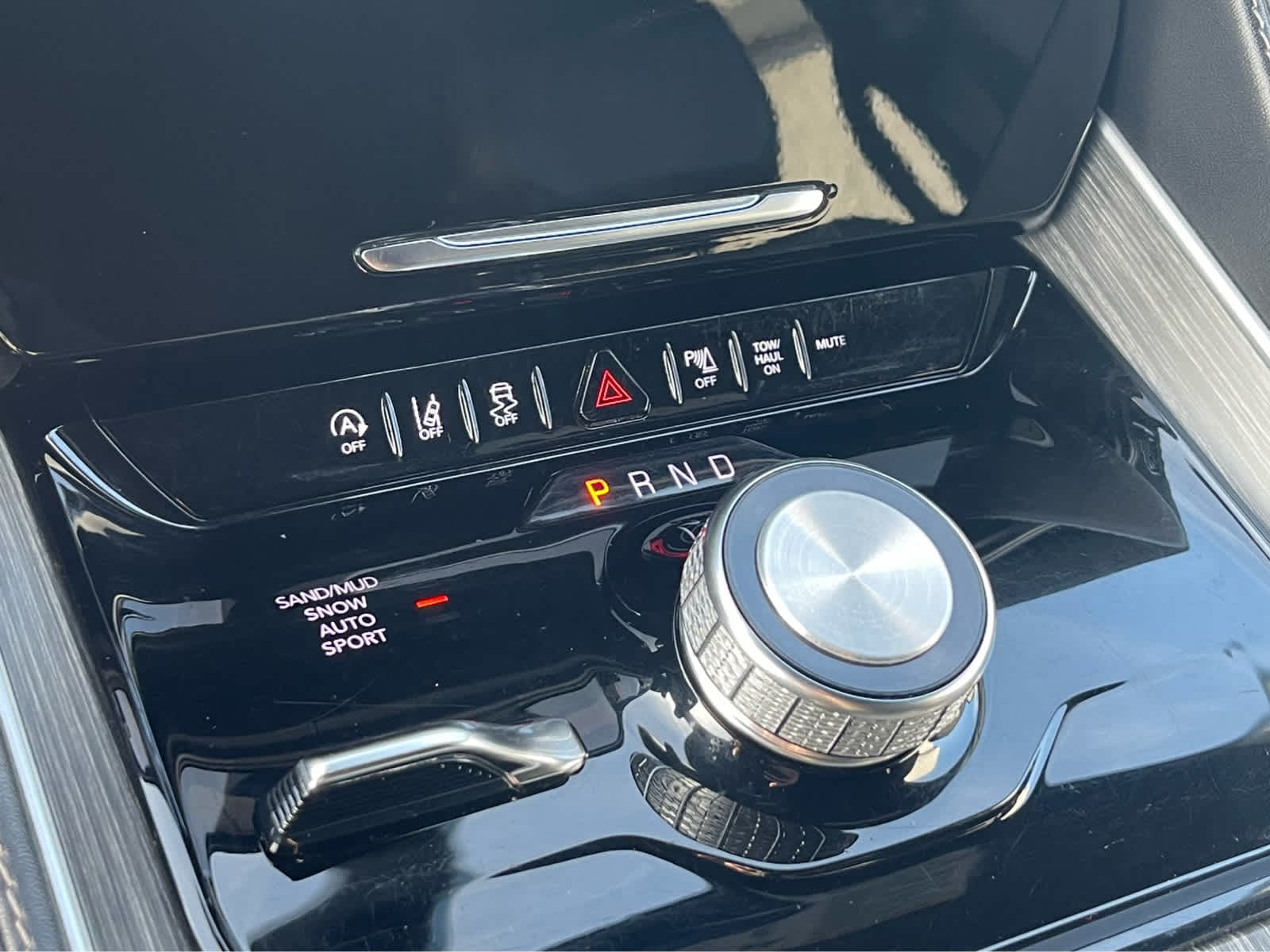 Thumbnail: 2023 Jeep Wagoneer - 17