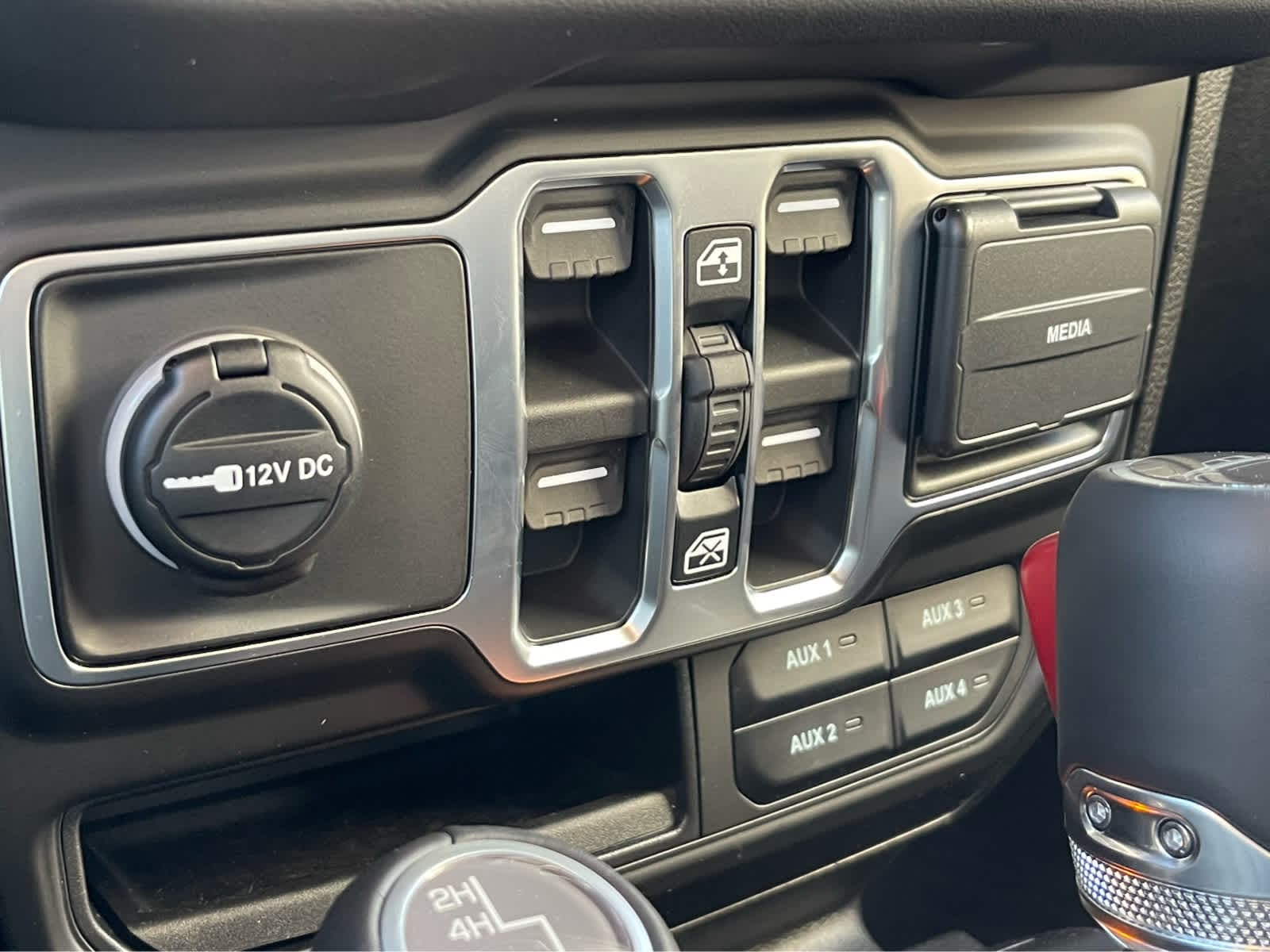 Thumbnail: 2026 Jeep Gladiator - 17