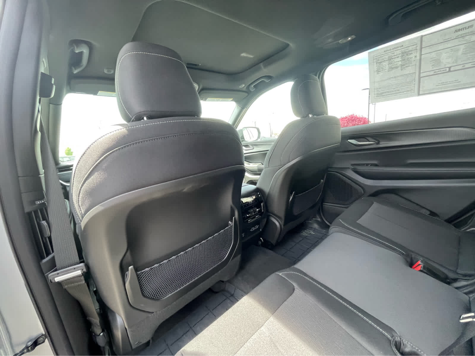 Thumbnail: 2025 Jeep Grand Cherokee - 24